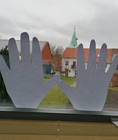 HaendeKette01.jpg